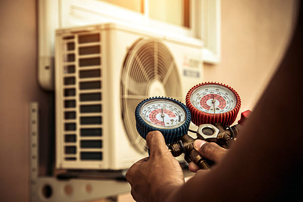 Professional Hvac Maintenance technician working in Bloomfield Hills, MI